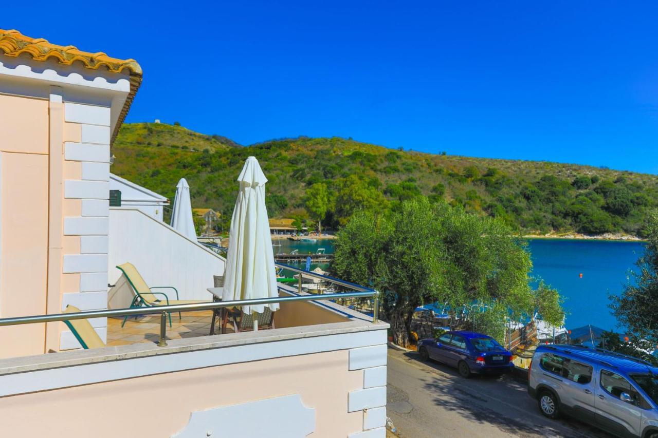 Theophilos Ena Agios Stefanos  Exterior photo